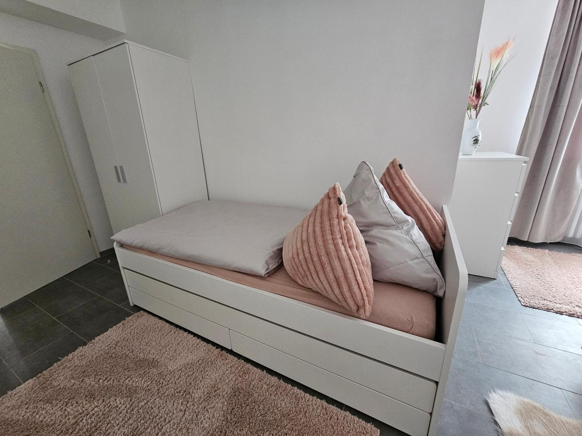 Warburg, Fewo "Sweet Home" 2,5 Zi- Eg-Separater Eingang - Parkplatz - Terasse- Komfortabel,Renoviert ภายนอก รูปภาพ